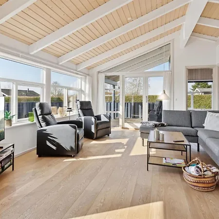 Annegret - 200m From The Sea By Interhome